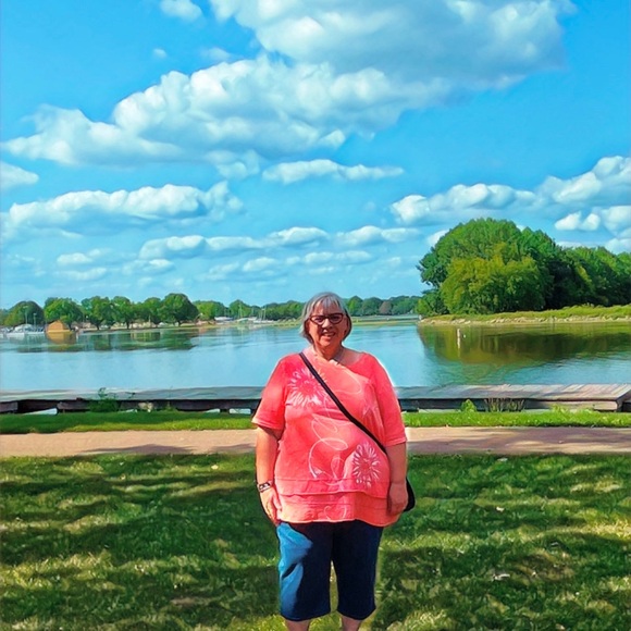 Welcome Friends The Den is open for your shopping pleasure Watch for LIVE SHOWS - Picture 14 of 16